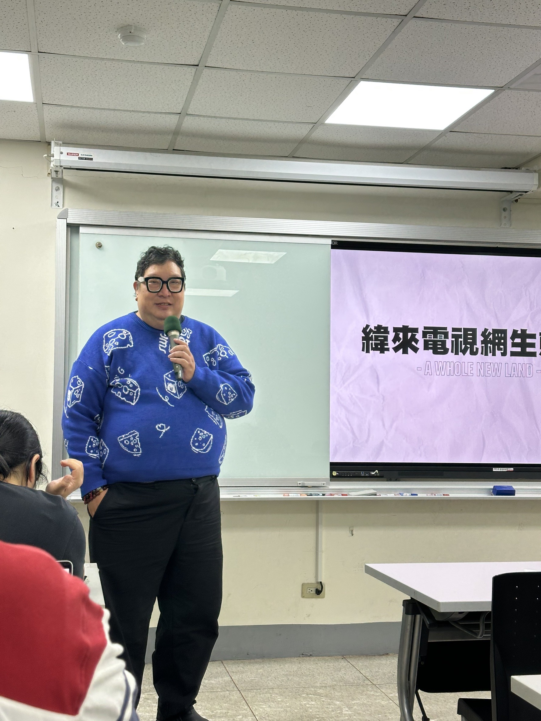 於3所國內以媒體聞名之大專院校擔任教職，運動傳播教育之推廣不遺餘力