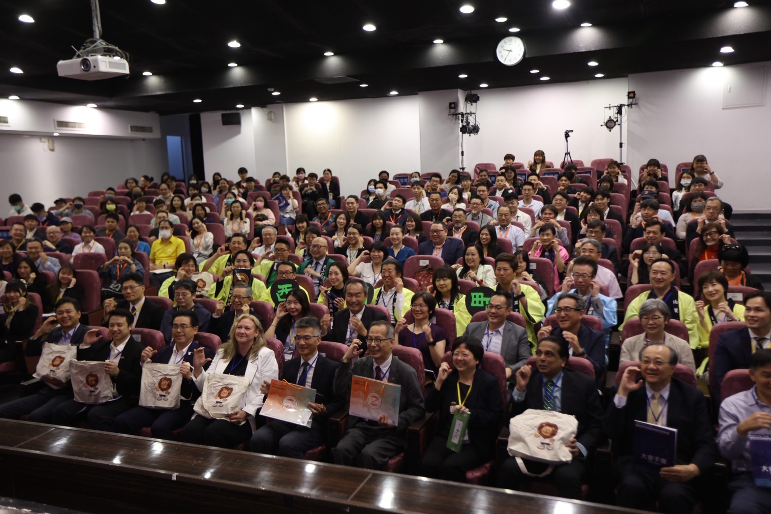 2024年運動休閒與餐旅管理國際學術研討會剪影-全體合影